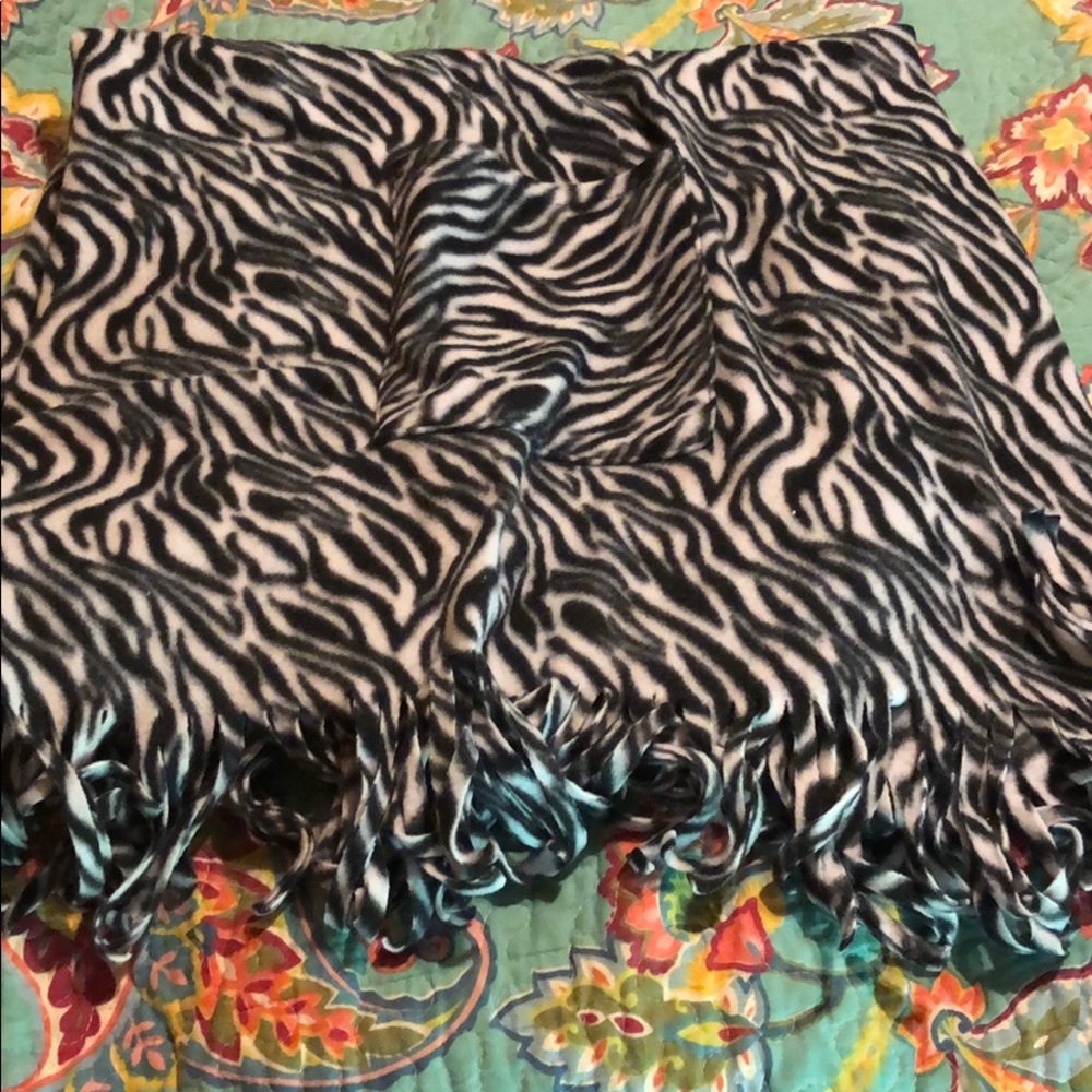 Reading shawl